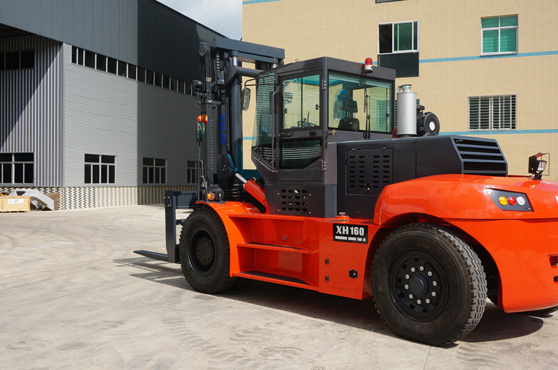 電動(dòng)叉車充電要注意的幾件事